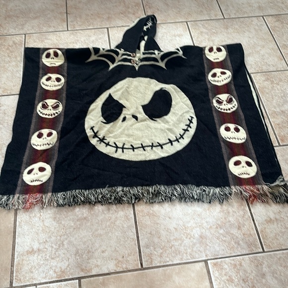 Tejidos Caymi Alpaca Blend Reversible Poncho Hoody Nightmare Before Christmas - Picture 2 of 7